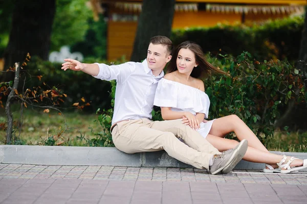 Beautiful young couple makes selfie — Stock Photo, Image