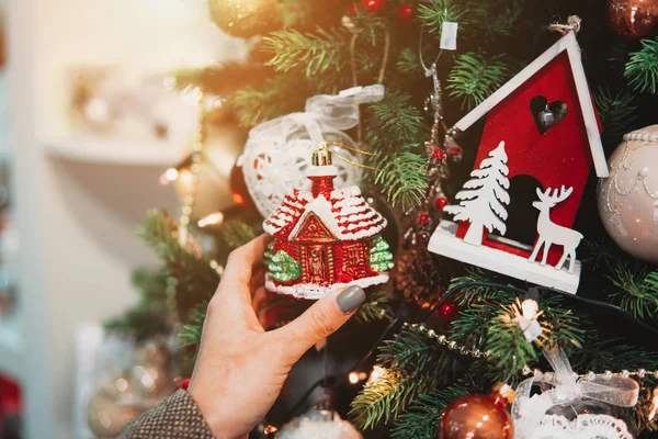 Julegren med leker – stockfoto