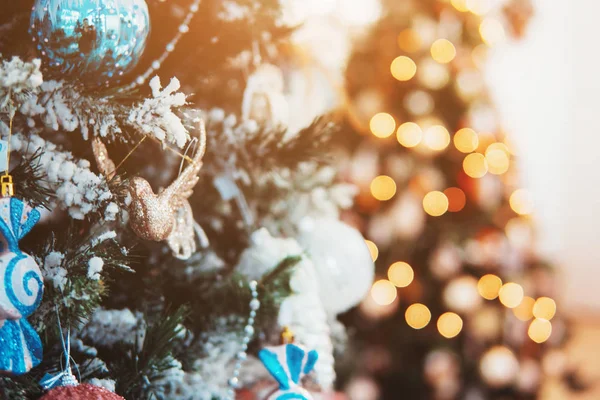 Cabang pohon Natal dengan mainan — Stok Foto