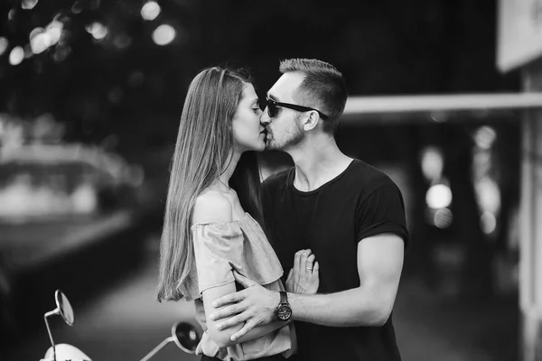 Carino coppia baci — Foto Stock