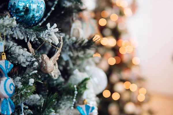 Cabang pohon Natal dengan mainan — Stok Foto