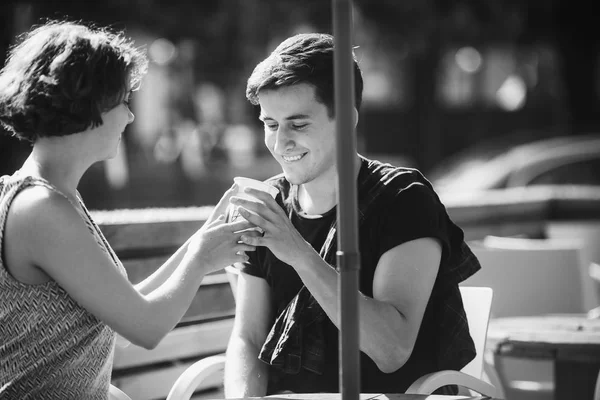 Couple sitting in a cafe outside — Stock Photo, Image