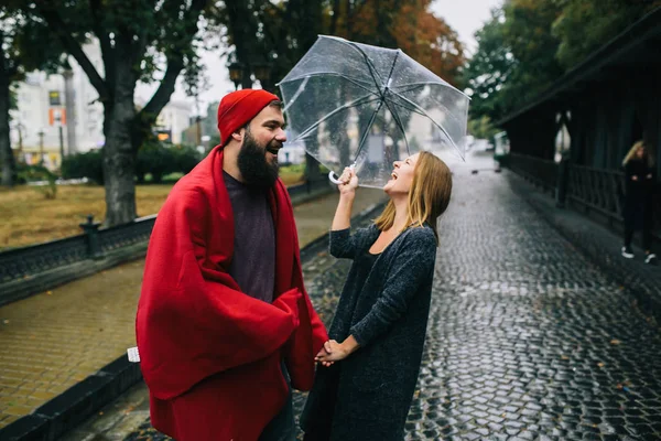 Guy and girl under an umbrella — Stock Photo, Image