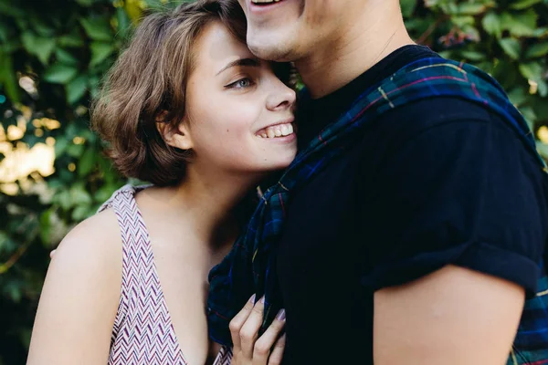 Cara e menina no parque — Fotografia de Stock