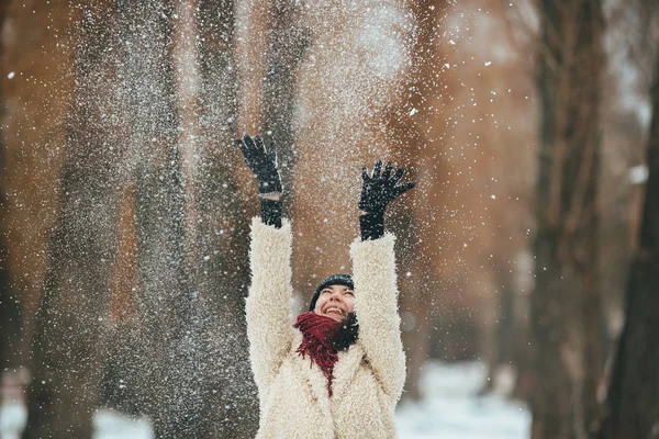 Beautiful young girl posing on camera — Stock Photo, Image