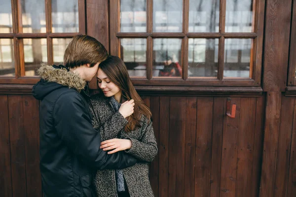 Beautiful young adult couple posing at camera — Stock Photo, Image