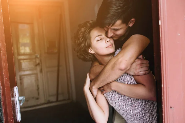 Couple posing in the doorway — Stock Photo, Image