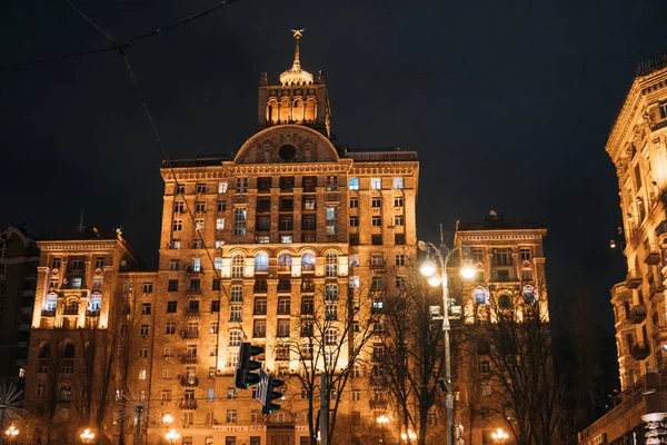 Illuminated facade of a large old building — Stock Photo, Image