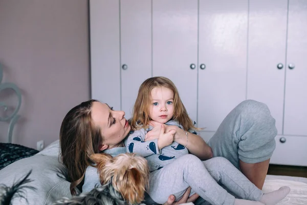 Madre e bambina insieme — Foto Stock