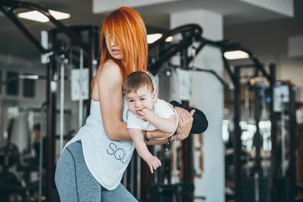 若いです母とともに彼女の息子でザジム — ストック写真