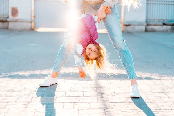 Mom and girl playing, having fun — Stock Photo, Image