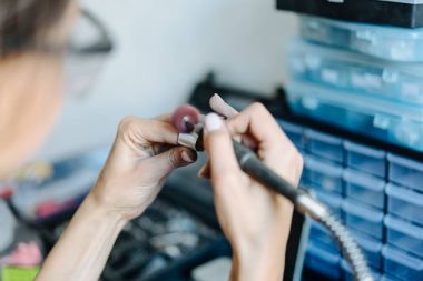 Kız takı ticaret yapan