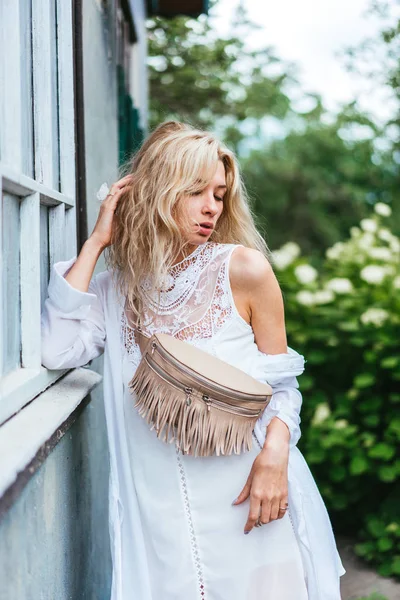 Blonde woman with a bag — Stock Photo, Image