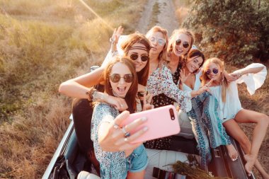 Altı güzel kız selfie olun