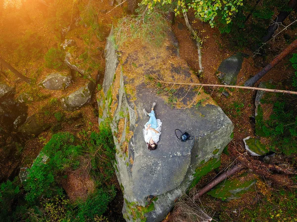 Image aérienne de drone de haut en bas d'une forêt . — Photo