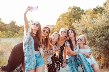 Altı güzel kız selfie olun