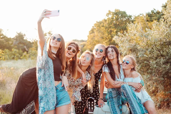 6 아름 다운 여자 만들기 selfie — 스톡 사진