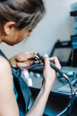 Kız takı ticaret yapan