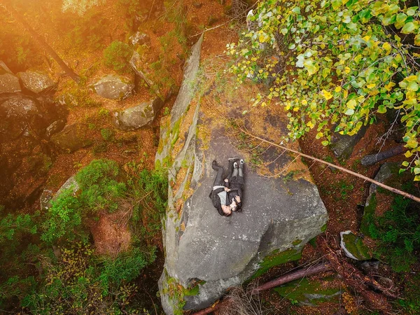 Image aérienne de drone de haut en bas d'une forêt . — Photo