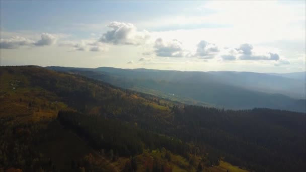 Мальовнича гірська сільська ландшафтна панорама — стокове відео