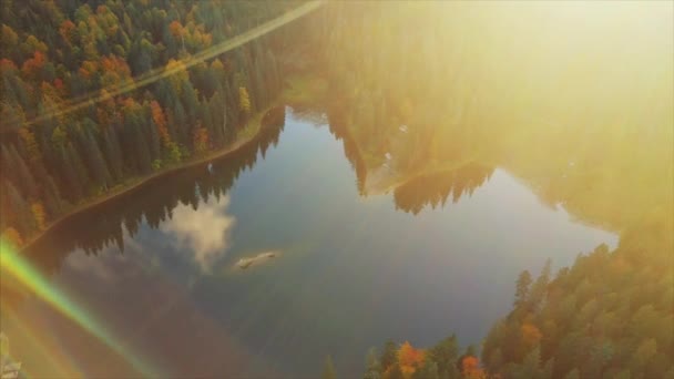 Vista aérea superior do lago — Vídeo de Stock