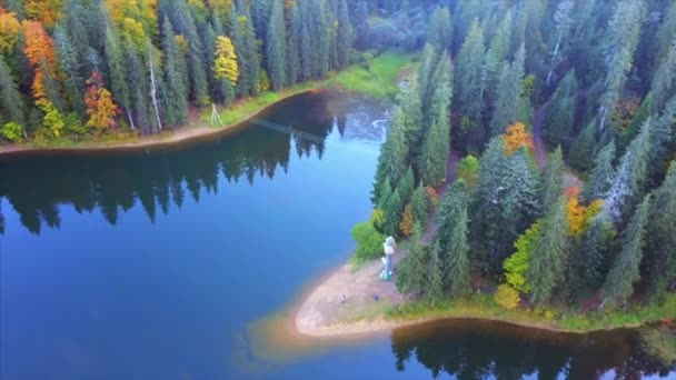 Vue aérienne du dessus du lac — Video