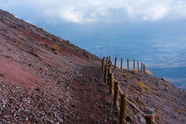 Sendero en una ladera de montaña — Foto de Stock