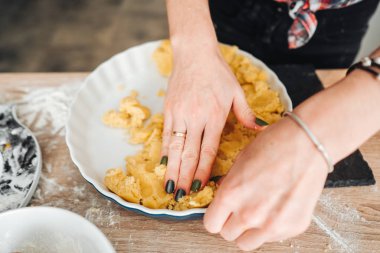 Hamur işi ev kadını