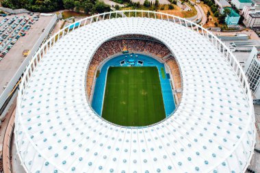 KIEV, UKRAINE - 30 Temmuz 2019: Olimpiyat Stadyumu ve Kiev kentinin hava manzarası.