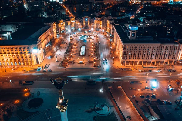 마 단네 잘 레츠 노 스티 (Maidan Nezalezhnosti) 는 우크라이나 수도의 중앙 광장이다 — 스톡 사진