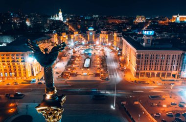 KYIV, UKRAINE - 5 Ağustos 2019: Meydan Nezalezhnosti başkent Ukrayna 'nın merkez meydanıdır.