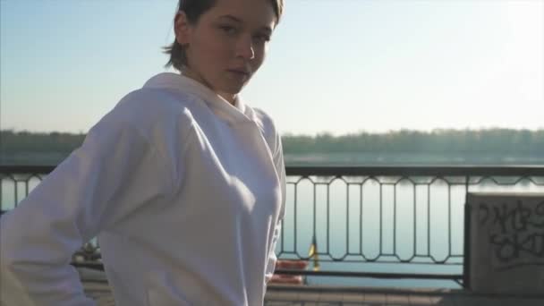 Portrait of happy beautiful young woman posing on the street in summer — Stock Video