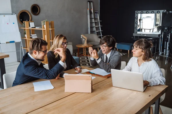 Startup Diversity Teamwork Brainstorming Meeting Konzept. Menschen planen. — Stockfoto