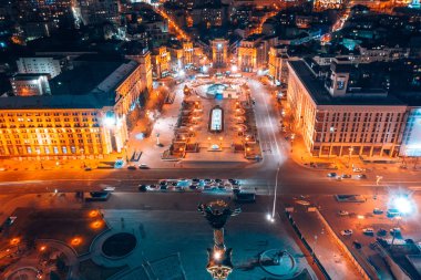 KYIV, UKRAINE - 5 Ağustos 2019: Meydan Nezalezhnosti başkent Ukrayna 'nın merkez meydanıdır.