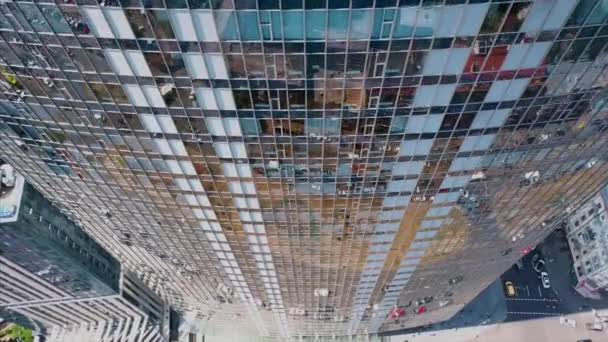 玻璃钢结构建筑立面的街景 — 图库视频影像