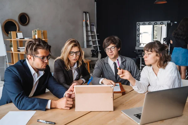 Startup Diversity Teamwork Brainstorming Meeting Konzept. Menschen planen. — Stockfoto