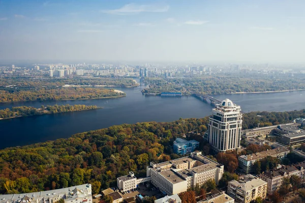 Πτήση πάνω από τη γέφυρα στο Κίεβο. Αεροφωτογραφία — Φωτογραφία Αρχείου