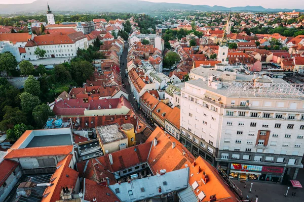 Zagrzeb Chorwacja. Widok z lotu ptaka z Ban Jelacic Square — Zdjęcie stockowe