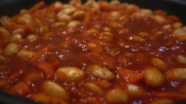 Tencerede taze fasulye.