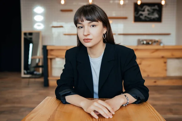 Young female candidate interviewed by employer. Portrait — Stock Photo, Image