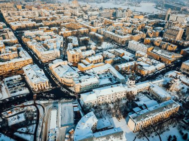 Kyiv 'de Podil' deki Kontraktova Meydanı, hava manzarası
