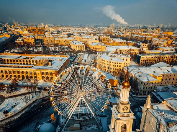 Plaza Kontraktova en Podil en Kiev, vista aérea — Foto de Stock