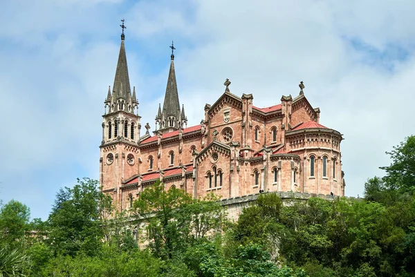 Covadonga Katolik Sığınağı, Asturias, İspanya 'nın kuzeyi