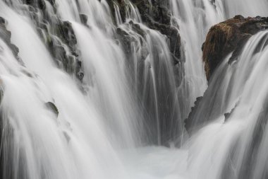 Güney İzlanda 'da Bruarfoss Şelalesi