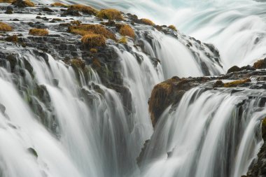 Güney İzlanda 'da Bruarfoss Şelalesi