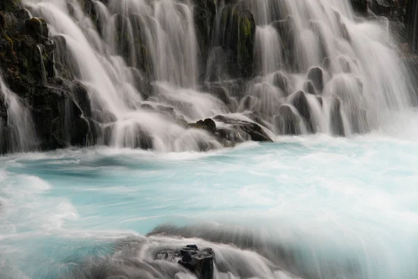 Güney İzlanda 'da Bruarfoss Şelalesi