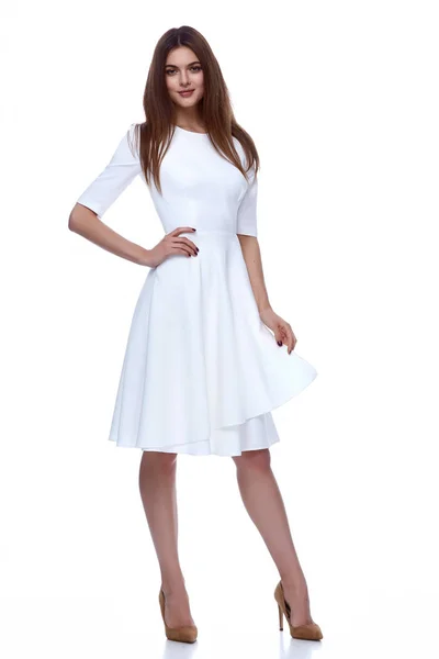 Mujer en blanco vestido corto moda catálogo ropa belleza —  Fotos de Stock