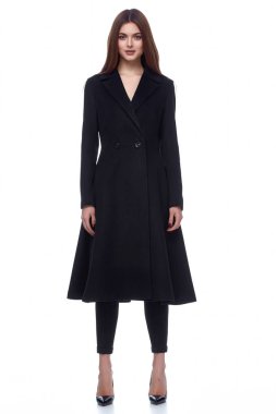 Uzun saçlı kadın giyim aksesuarı ile güzel genç seksi kadın