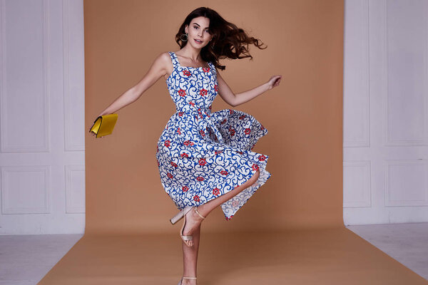 Красотка модель носить стильный дизайн тенденции одежды синий Котто
