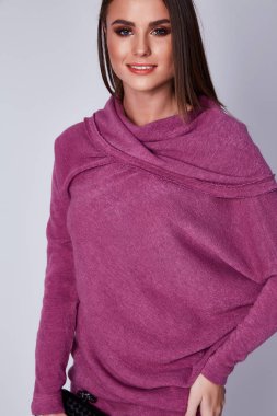 Portre güzel seksi esmer kadın uzun saç stili moda m
